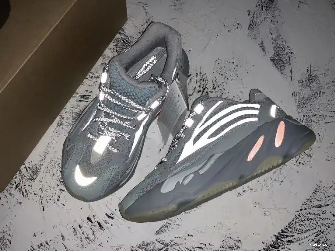 Yeezy 'Inertia' Adidas FW2549 Boost V2 700 0610